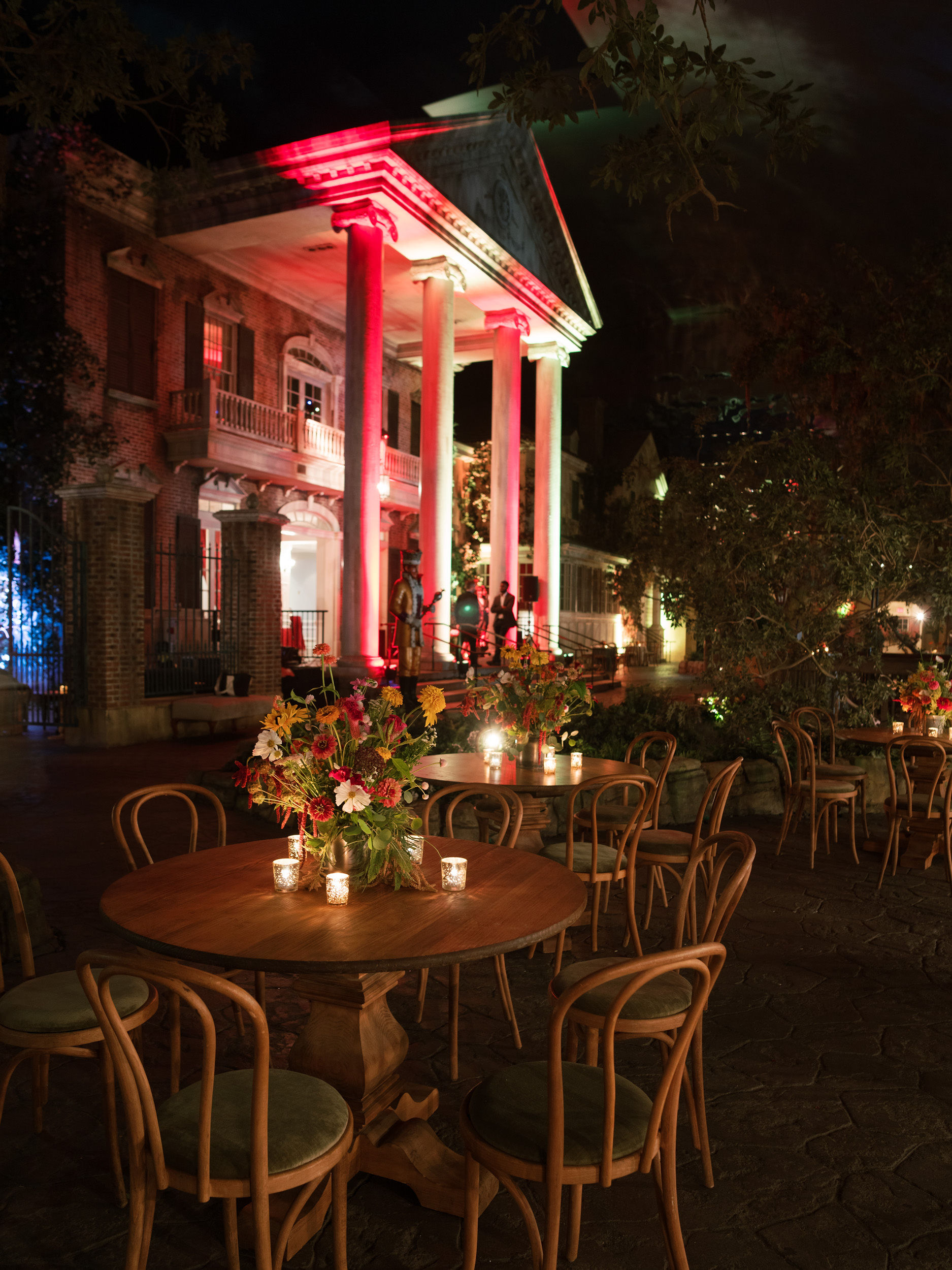 Gala Event Outdoor Lighting Design, Table, and Flower Centerpiece Arrangement in New Orleans