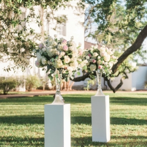 new-orleans-southern-plantation-wedding-floral-arrangements-kim-starr-wise-040117-ceremony-floral-arrangements