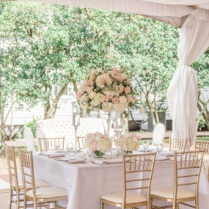 new-orleans-southern-plantation-wedding-floral-arrangements-kim-starr-wise-040117-wedding-reception-decor