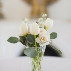new-orleans-southern-plantation-wedding-floral-arrangements-kim-starr-wise-040117-36Jacqueline_Dallimore-white-tulip-spray-rose-eucalyptus-bud-vase-small-centerpiece-cocktail-highboy-cut-crystal