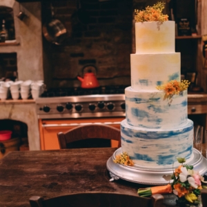 new-orleans-wedding-floral-arrangements-kim-starr-wise-031117-wedding-cake