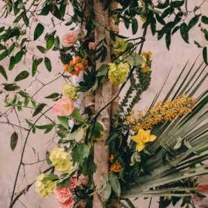 new-orleans-wedding-floral-arrangements-kim-starr-wise-031117-ceremony-altar-spring-color-palate